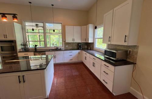 Beautiful River front home with private pool - Foto 32