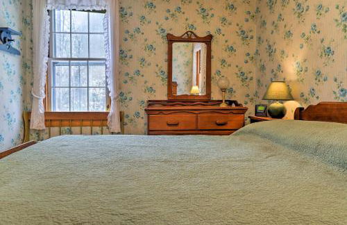 East Otis Reservoir Cabin with Porch - Walk to Lake! - Foto 14