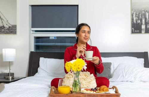 Fun Family-Friendly Poolside Escape Near Beach - Foto 14