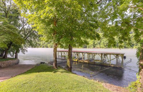 Steps to White River Cabin Retreat with Dock Access - Foto 3