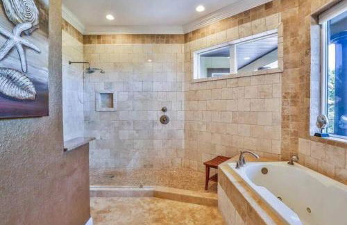 5 BR Villa Private Pool Jacuzzi Golf Cart 3 min to Beach - Foto 29