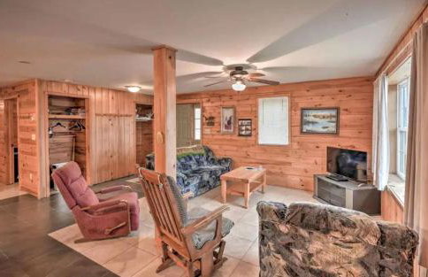 Charming Four-Bedroom Cabin Rental near Long Lake in Aroostook County, Maine - Foto 4