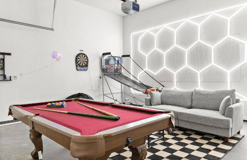 Luxury Oak Lawn Home | Game Room, Parking, Balcony - Foto 29