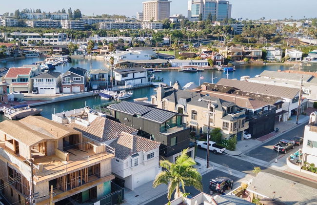 Canalfront Charmer by Avantstay Waterfront w/ Shared Dock + Hot Tub - Foto 46