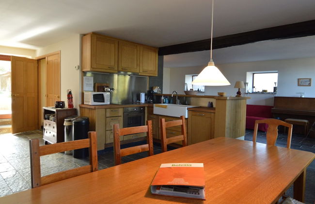 Holiday Home in Izier With Roofed Terrace, Garden, Parking - Foto 10