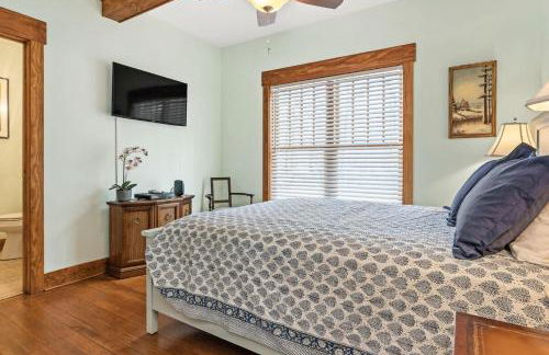 Impressive Dual Woods and Lake Homes That Sleep 32 - Foto 22