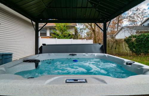 Vermilion Retreat with Game Room, Hot Tub and Across from Community Pool - Foto 44