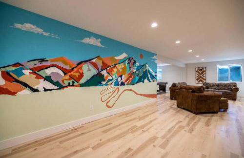 Mountain View Home w/Hot Tub - Close to Downtown! - Foto 26