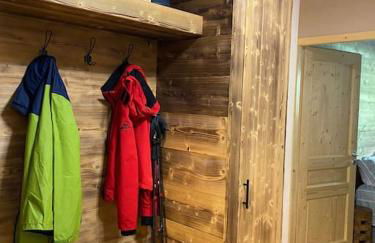 Gorgeous 2 bedroom, 2 full bath, ski in apartment! Winner of 2025 and 2024 Traveller Award! - Photo 2