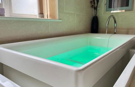 Spacious 2-Bedroom Duplex with Jacuzzi Bath and Free Gated Parking - Foto 11