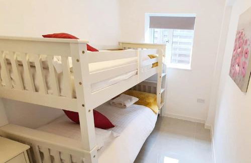 Walnut Flats-F2, 3-Bedroom with Garden & Patio - AC, Parking, Netflix, WIFI - Close to Oxford, Bicester & Blenheim Palace - Foto 7