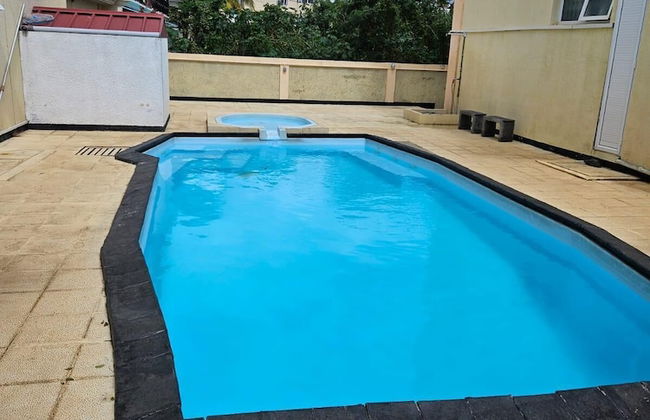 Captivating 3-bed Apartment in Flic en Flac - Photo 18