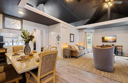 Spacious retreat w private backyard near downtown - Foto 3