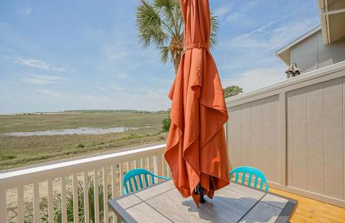 NEW LISTING! Two Bedrooms in A Building with Marsh and Ocean Views - Foto 20