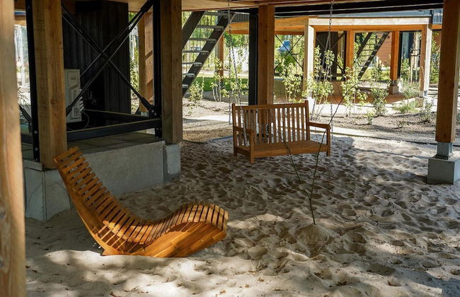 Spacious Holiday Home With Garden - Photo 14