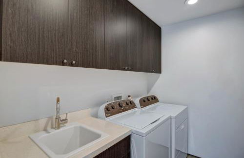 Oranj Door Modern - 4BR Pool, Hot Tub, Large Backyard - Foto 20