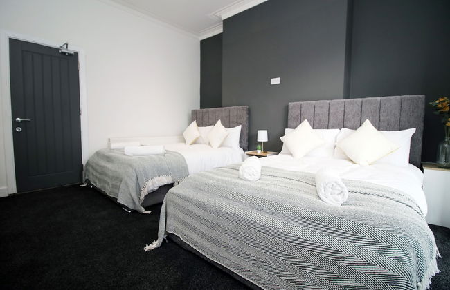 Skyline Remarkable 2-bed Apartment in Swansea - Photo 8