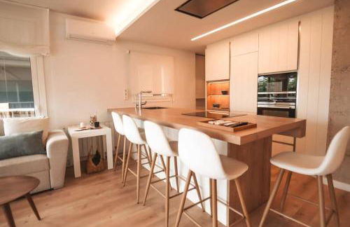 SeaHomes Vacations - Seafront Brand New Apt with PKG - Photo 12