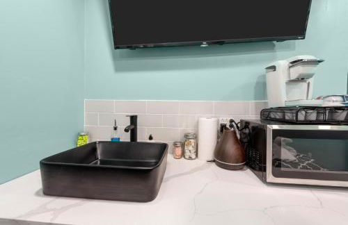 Tiny & Chic Heights Hideaway with Free Parking - Foto 9