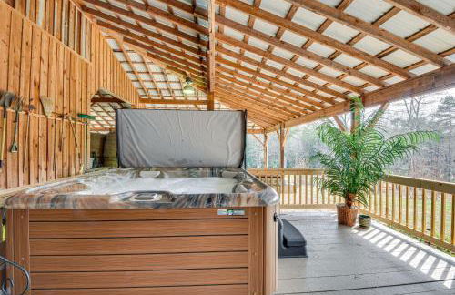 Clarkesville Rustic Hideaway on 38-Acre Farm! - Foto 15