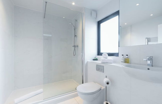 Elliot Oliver - 2 The Old Surgery: Stunning 4 Bedroom Home With Parking In Cheltenham - Photo 20