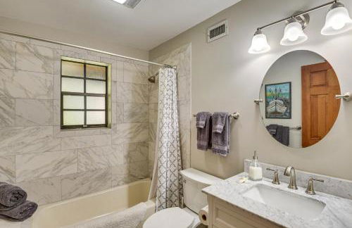 Little Lake George Hideaway with Furnished Boathouse - Foto 16