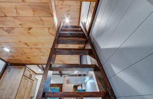 Cozy Treehouse w Hot Tub, Fire Pit, Pet Friendly, Lake Access - Photo 20