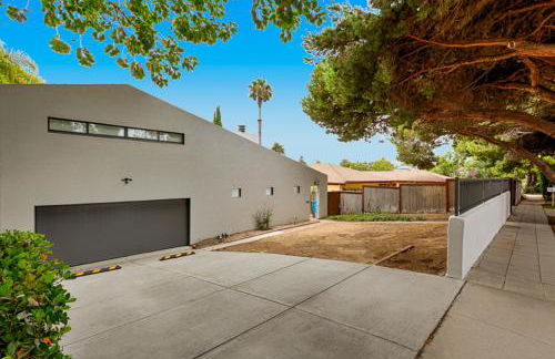 Shores Perfection - Spa, AC, Pet Friendly, Parking, Fire Pit & Massive Private Yard! - Foto 37