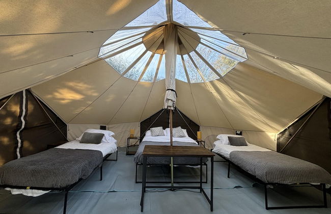 Cozy Winter Hot Tent With Log Burner, Tv & Hot tub - Photo 4