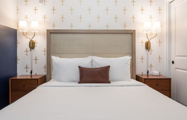 Sosuite Penthouse 1BR Apt w Arch Windows W D - Photo 3