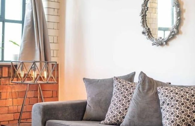 Unique Industrial Apartment - Foto 16