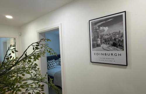 Lux 2 Bedroom Ground Floor Apartment - Photo 10