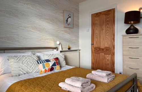 Beautiful 2 bedroom apartment with estuary views - Photo 5