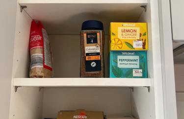 Superb Comfy 2 Bed House, Responsive & Caring Hosts Free WiFi & Parking, Close to MK Centre, Train Station, Santander, Network Rail by Webbhill Stays - Foto 20