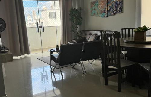 150m da Praia Pereque, 3 quartos, Amplo e Aconchegante - Foto 2