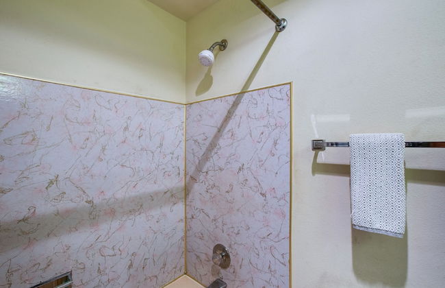 37SLL - Economical - Convenient - Kitchenette - Sleeps 2 - Foto 8