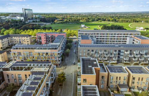 Sleek Modern City Apartment - Photo 21