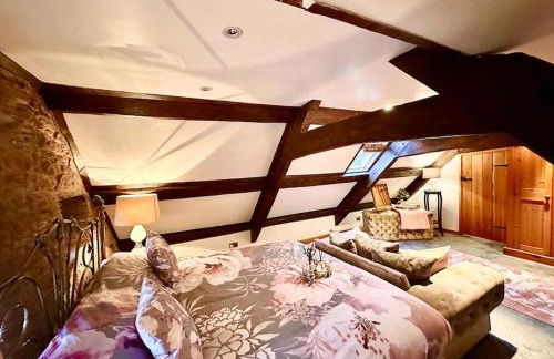 16th Century Farm House,6 Beds,5 BATHROOMS,SLEEPS 15,BBQ,HOT TUB,CINEMA ROOM WITH SURROUND SOUND,With Cymru Holidays - Foto 78