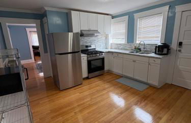 Comfortable 3-Bedroom in a Quiet Area - Photo 9