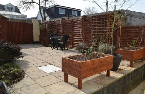 Entire 3 bedroom house near Caerphilly station - Foto 3