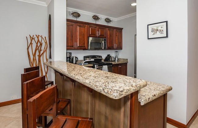 Elegant Oceanview Condo with Spacious Open-Concept Floor Plan and Inviting Beach Design - Foto 12