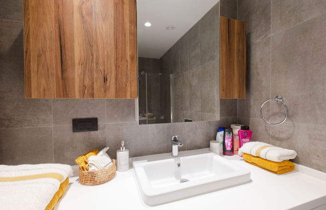 Luxury Residence with Indoor Pool & GYM - Foto 15