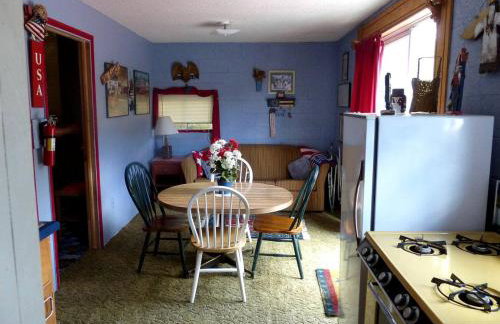 American-Themed Vacation Cabin with a Spacious Deck in Poudre Canyon near Fort Collins, Colorado - Foto 4