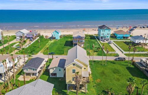 Beach House Located Steps from the Beach - Photo 3