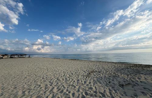 Sapphire Apartment , Beachfront Family Apartment for 4 with Private Garden, 1-Minute Walk to the Beach - Foto 37