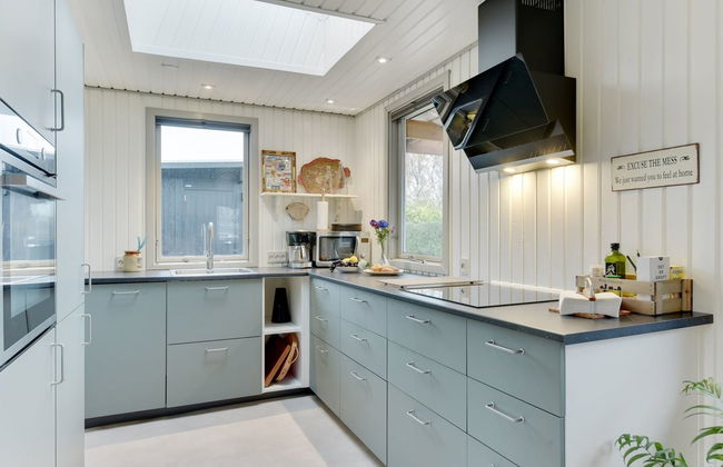 "Roar" - 500m from the sea - Photo 19