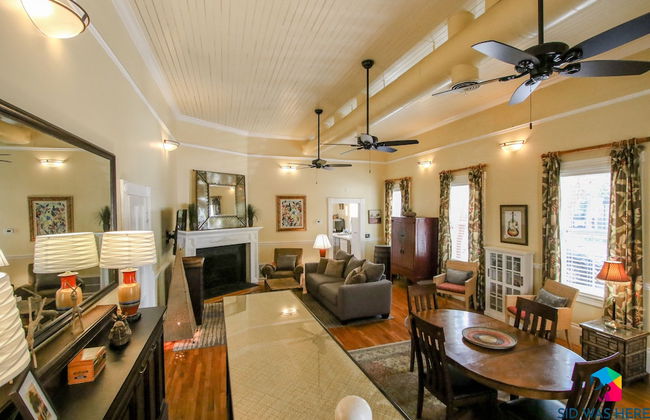 The Irish Bar near Bay Historic Savannah - Photo 36