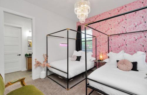 Houston's Downtown Bloom House - Spacious Floral Escape for Groups - Foto 41