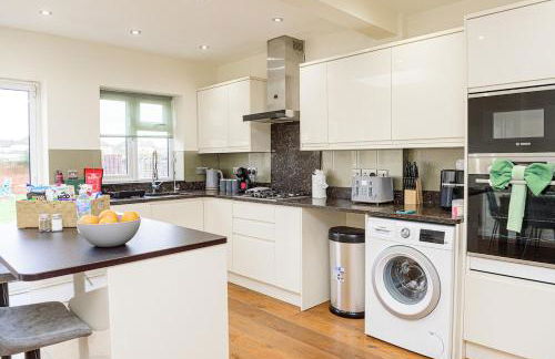 4 Bed 2 Bath, station, parking, long stays - Foto 14