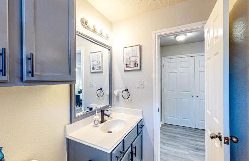 3 Mi to Downtown Conroe Updated Townhome with Yard - Foto 20